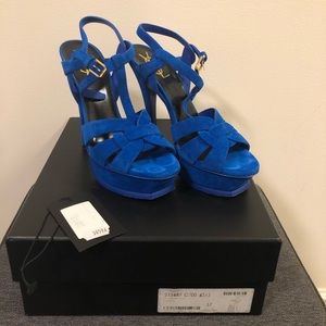 37 YSL Tribute Platform pumps
